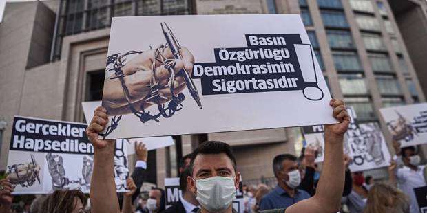 schiffrin8_OZAN KOSEAFP via Getty Images_turkeymediaprotest