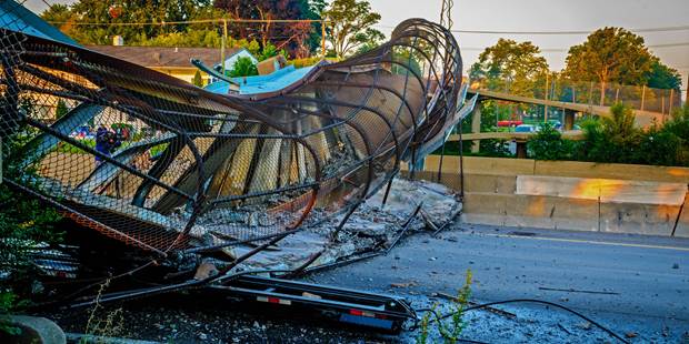 pedestrian bridge in detroit